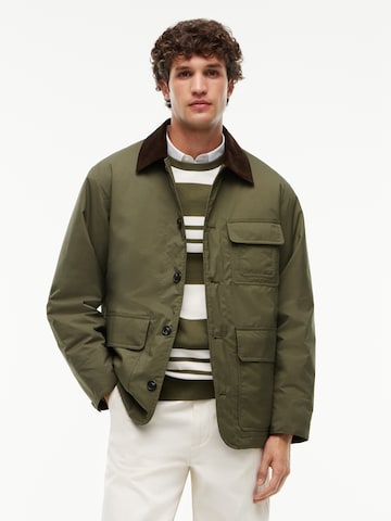 zaļš TOMMY HILFIGER Starpsezonu jaka 'SURPLUS': no priekšpuses