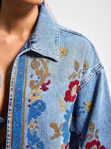 Gilet 'Cropped Denim Jacket' IT'S BASIC en bleu