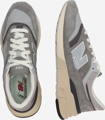 Sneaker bassa '997R' di new balance in grigio