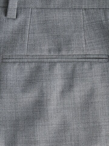 Slimfit Pantaloni con piega frontale di Next in grigio