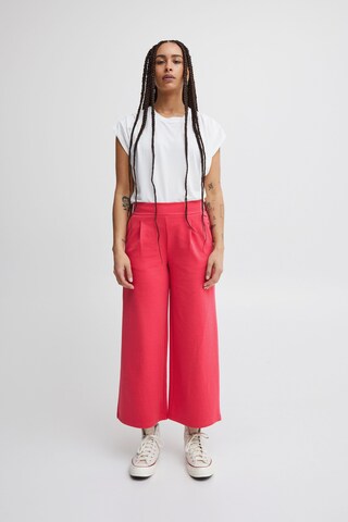 Wide leg Pantaloni con pieghe 'KATE' di ICHI in rosso