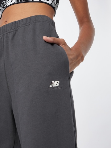 Effilé Pantalon new balance en gris