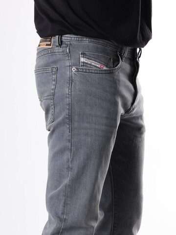 Effilé Jean 'BUSTER-X' DIESEL en gris