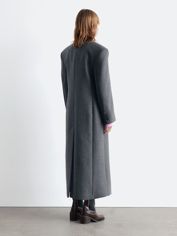 & Other Stories Kevad-sügismantel, värv hall