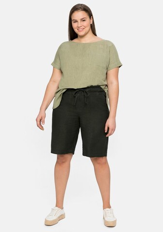 SHEEGO Regular Trousers in Green