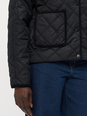 Vero Moda Tall Преходно яке 'VMMINNESOTA' в черно