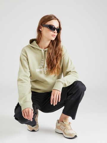 new balance Sweatshirt 'Essentials' in Grün