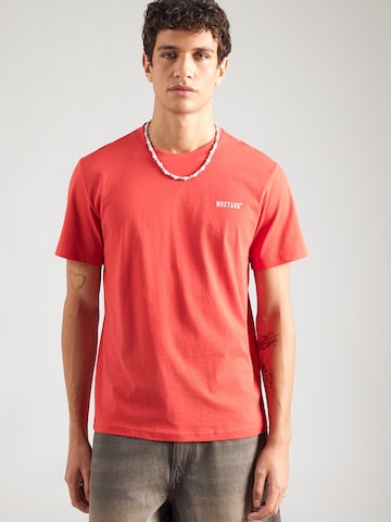 MUSTANG Μπλουζάκι 'Austin' σε κόκκινο: μπροστά