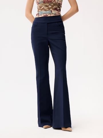 Regular Pantalon à plis adl en bleu
