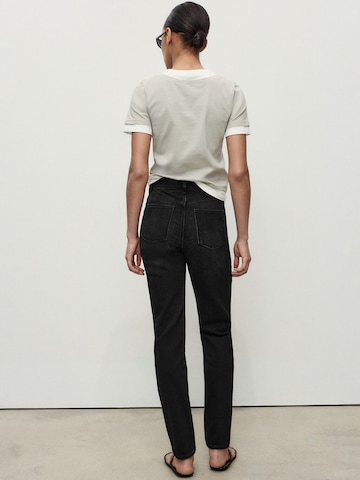 MANGO Дънки Tapered Leg Дънки в черно