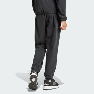 ADIDAS SPORTSWEAR regular Παντελόνι φόρμας 'City Escape' σε μαύρο: μπροστά