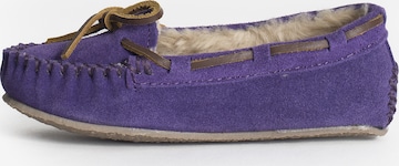 Chaussure basse 'Cassie' Minnetonka en violet : devant