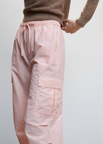MANGO Ohlapna forma Kargo hlače 'Joanne' | roza barva