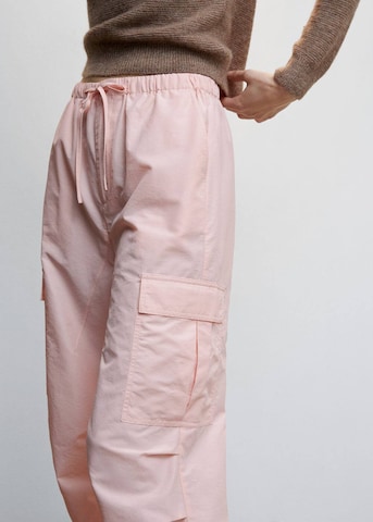 Loosefit Pantaloni cu buzunare 'Joanne' de la MANGO pe roz