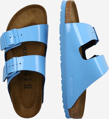 Saboți 'Arizona' de la BIRKENSTOCK pe albastru