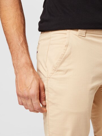 Tommy Jeans Slim fit Chino Pants 'SCANTON' in Beige