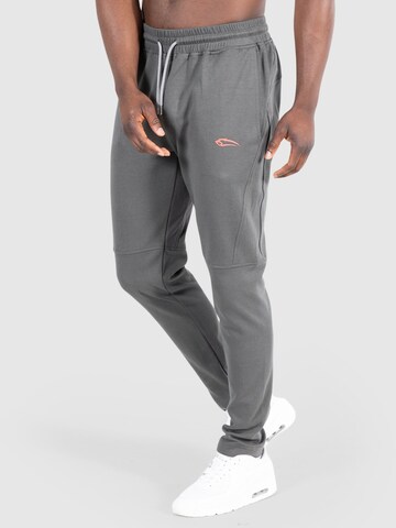 Effilé Pantalon 'Leon' Smilodox en gris