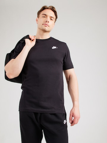 Coupe regular T-Shirt 'Club' Nike Sportswear en noir : devant