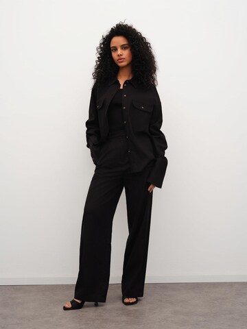 RÆRE by Lorena Rae Loose fit Pleat-front trousers 'Martha' in Black