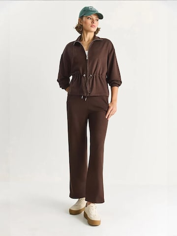 Bianco Lucci Joggingpak in Bruin: voorkant