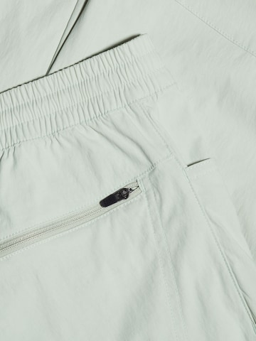 MAMMUT Tapered Outdoor Pants in Green