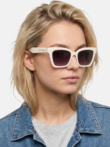 Occhiali da sole 'Occhiali da sole cat-eye Navigare calibro 58 protezione UV3' di Navigare in bianco