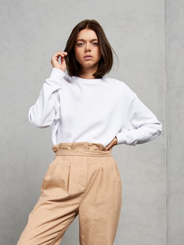 NINE TO FIVE Sweater ' #Dove ' in White: front
