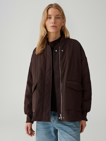 brūns OPUS Starpsezonu jaka 'Hellsy': no priekšpuses