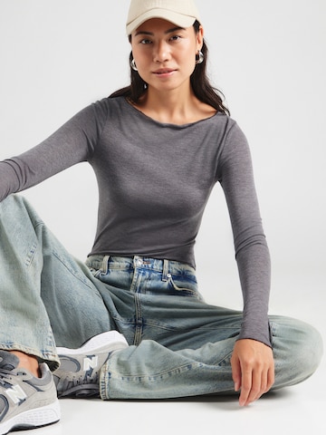 T-shirt Aware en gris : devant