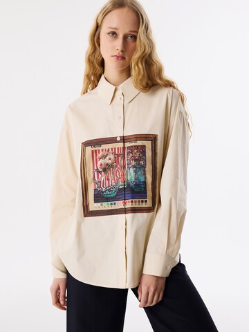 Twist Blouse in Beige: front