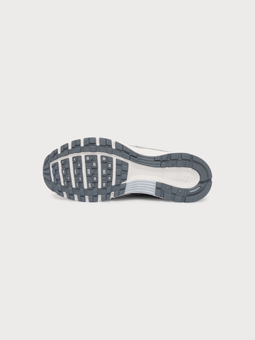 Nike Sportswear - Sapatilhas baixas 'P-6000' em cinzento
