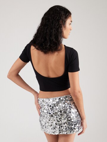 STUDIO SELECT - Camiseta 'Cassandra' en negro