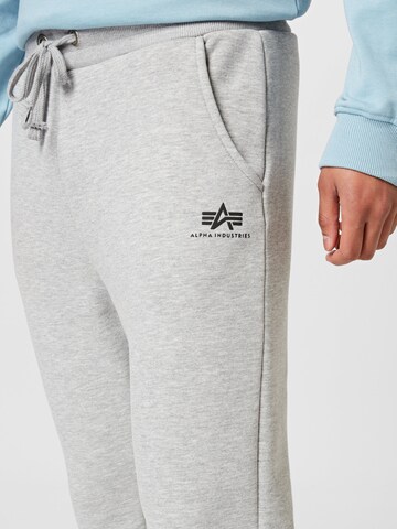 Tapered Pantaloni de la ALPHA INDUSTRIES pe gri