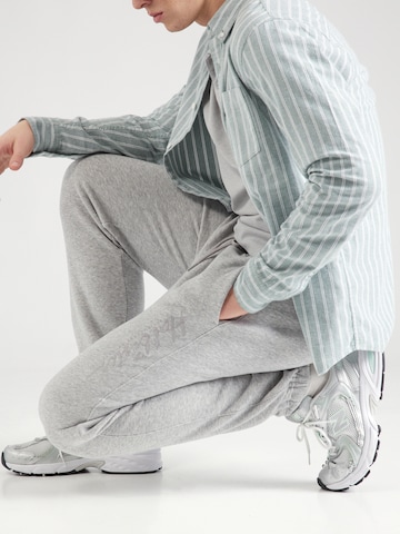 HOLLISTER Tapered Trousers in Grey