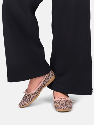 Crickit Ballet Flats ' OMEGA ' in Beige: front