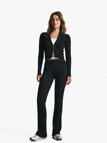 Bershka Flared Leggings in Schwarz
