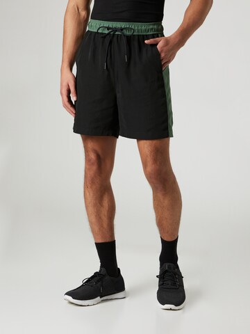 Sinned x ABOUT YOU Loosefit Shorts 'VICTOR' in Grün: predná strana