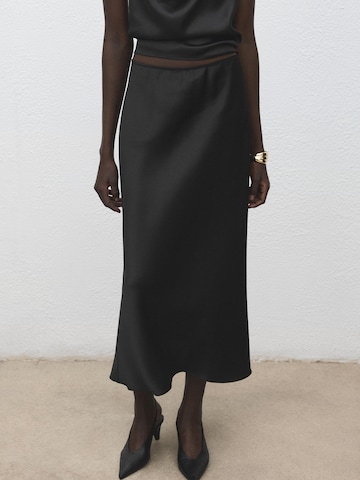 MANGO Пола 'NEWMIA' в черно: отпред