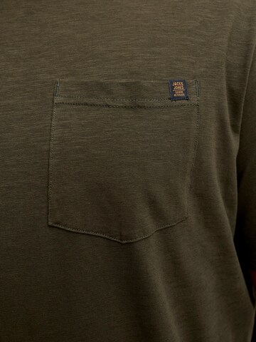 Jack & Jones Plus Μπλουζάκι 'JJEDOVER' σε πράσινο