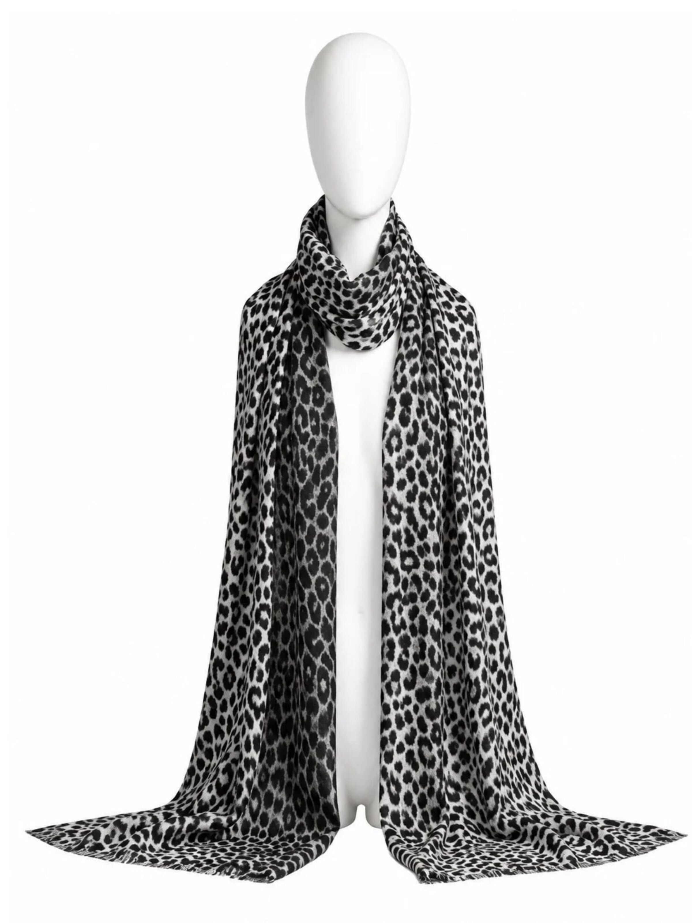 Blue Chilli Wrap 'Leopord Design' in Black: front