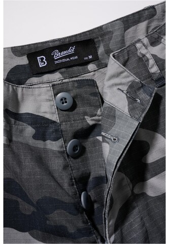 Brandit Loosefit Shorts in Grau