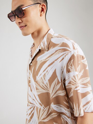 JACK & JONES - Ajuste confortable Camisa 'JJEJeff Tropical' en verde