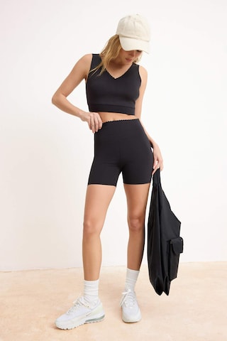 Trendyol Skinny Leggings in Black