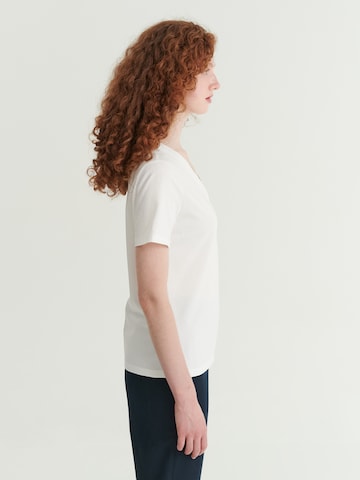 TATUUM - Blusa en blanco