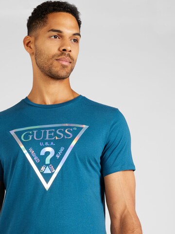 Tricou de la GUESS pe albastru