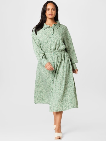 In The Style Curve Shirt Dress 'STACEY' in Green: front