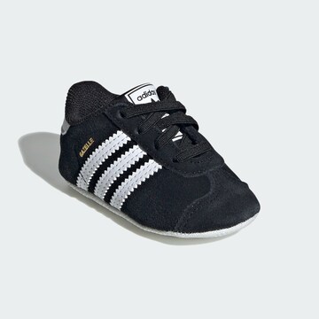 ADIDAS ORIGINALS - Recién nacido 'Gazelle' en negro