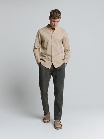 Coupe regular Chemise No Excess en beige