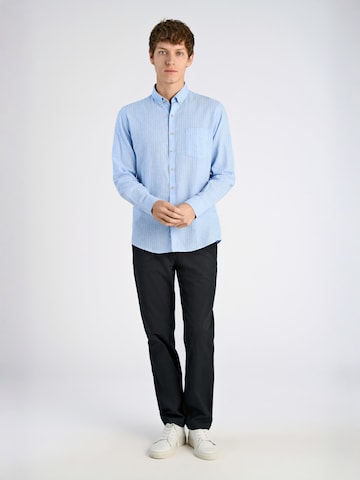 Coupe regular Chemise Lindbergh en bleu