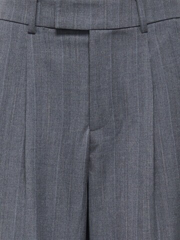 ONLY Regular Pleat-front trousers 'ONLJackie' in Grey